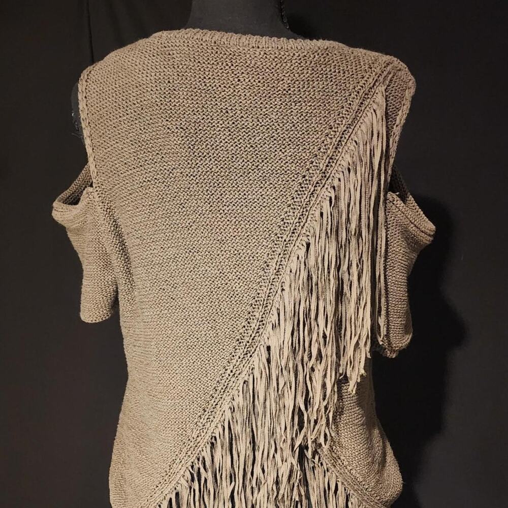 Tan fringe sweater with a boho vibe - Picture 2 of 8